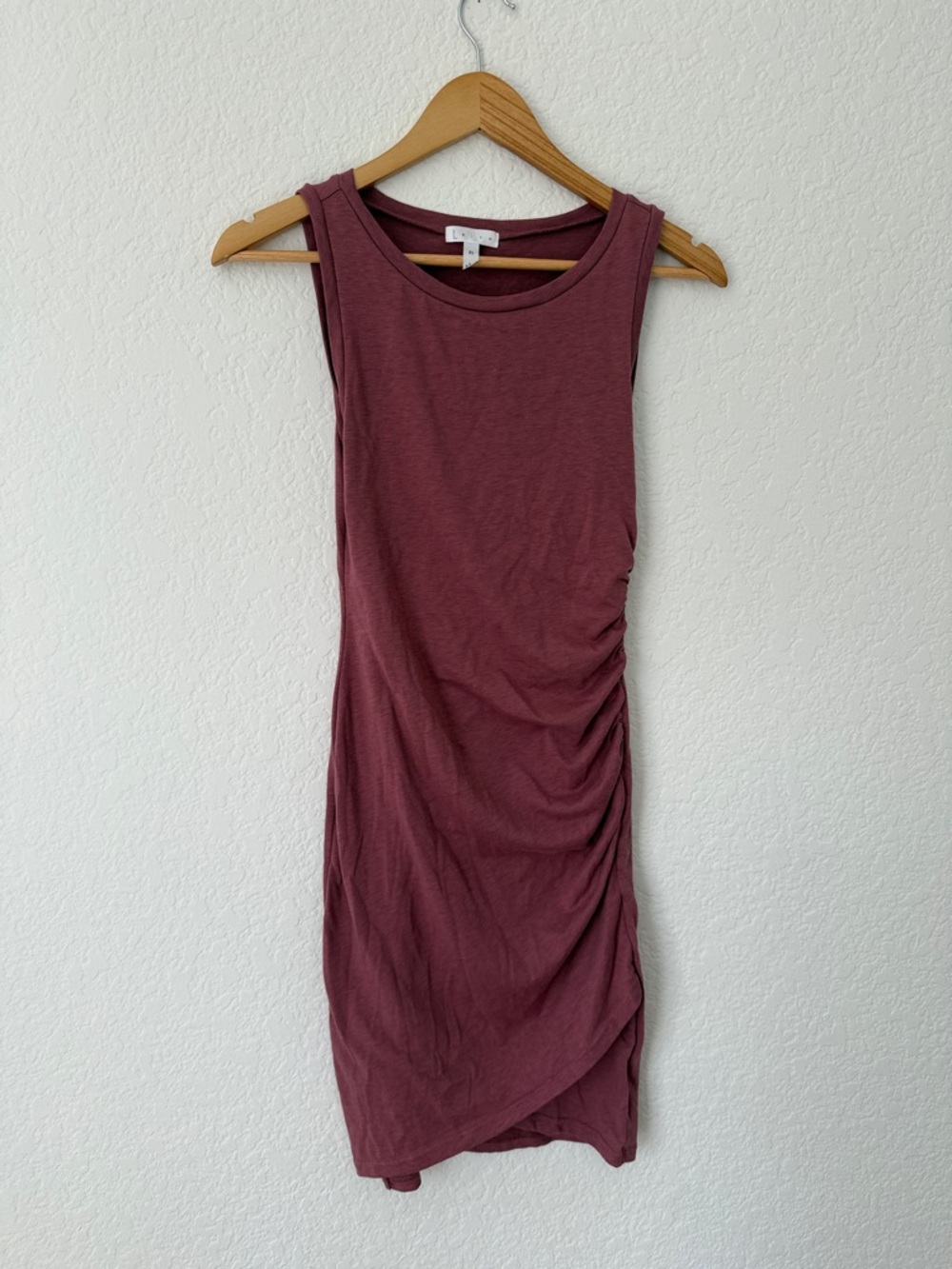 Leith Sleeveless Ruched Midi Dress in Plum